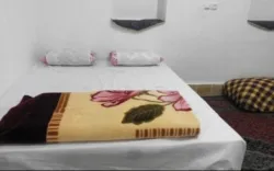 اقامتگاه بومگردی سرای جهانگرد مهریز - اتاق 2 تخته (1 تخت 2 نفره)