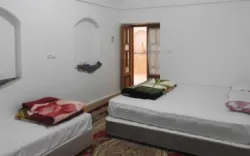 اقامتگاه بومگردی سرای جهانگرد مهریز - اتاق 3 تخته (1 تخت 2 نفره 1 تخت 1 نفره)