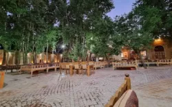 اقامتگاه سنتی باغ خوشنویس مهریز - نمای محوطه 