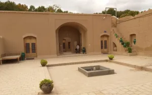 هتل باغ پهلوان پور مهریز - نمای بیرونی 