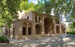 هتل باغ پهلوان پور مهریز - نمای بیرونی 