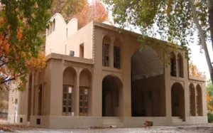 هتل باغ پهلوان پور مهریز - نمای بیرونی 