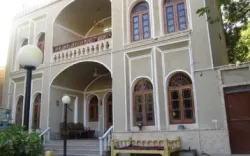 اقامتگاه بومگردی حاجی خان تفت - نمای بیرونی 