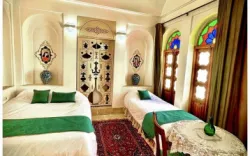 اقامتگاه سنتی عمارت قجری ابرکوه - اتاق 3 تخته (1 تخت 2 نفره 1 تخت 1 نفره)