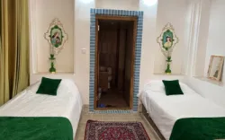 اقامتگاه سنتی عمارت قجری ابرکوه - اتاق 2 تخته (2 تخت 1 نفره)