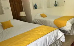 اقامتگاه سنتی عمارت قجری ابرکوه - اتاق 3 تخته (1 تخت 2 نفره 1 تخت 1 نفره)