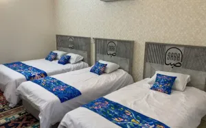 اقامتگاه بومگردی صبا ابرکوه - اتاق 4 تخته (1 تخت 2 نفره 2 تخت 1 نفره)