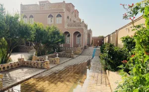 اقامتگاه بومگردی شمس العماره فردوس - نمای بیرونی 