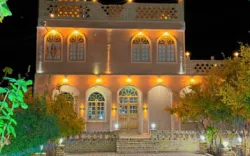 اقامتگاه بومگردی شمس العماره فردوس - نمای بیرونی 