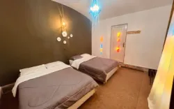 اقامتگاه بومگردی شمس العماره فردوس - اتاق 4 تخته (2 تخت 2 نفره)