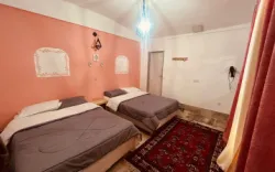 اقامتگاه بومگردی شمس العماره فردوس - اتاق 4 تخته (2 تخت 2 نفره)