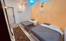 اقامتگاه بومگردی شمس العماره فردوس - اتاق 4 تخته (2 تخت 2 نفره)