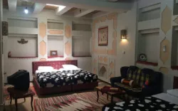 هتل ارگ تاریخی گوگد گلپایگان - اتاق 3 تخته (1 تخت 2 نفره 1 تخت 1 نفره)