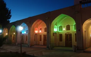 مهمانسرا جهانگردی نائین - نمای محوطه