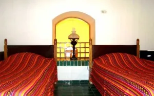 مهمانسرا جهانگردی نائین - اتاق 2 تخته (2 تخت 1 نفره)