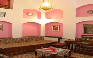 مهمانسرا جهانگردی نائین - نمای اتاق 