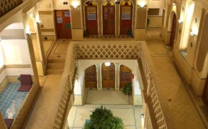 اقامتگاه سنتی انار نائین - نمای محوطه 