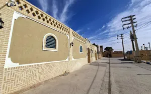 اقامتگاه بومگردی دیوان سالار نائین - نمای بیرونی 