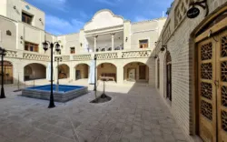 اقامتگاه بومگردی دیوان سالار نائین - نمای بیرونی 