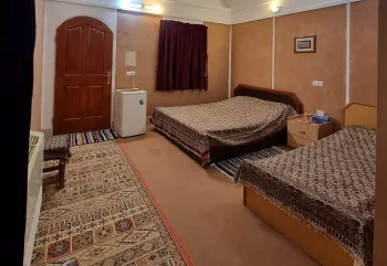 هتل کویر بالی خور و بیابانک - اتاق 3 تخته (1 تخت 2 نفره 1 تخت 1 نفره)