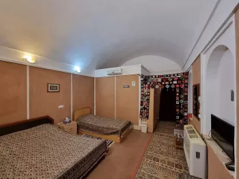 هتل کویر بالی خور و بیابانک - اتاق 3 تخته (1 تخت 2 نفره 1 تخت 1 نفره)