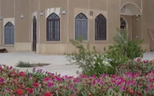 هتل یه تا خور و بیابانک - نمای بیرونی 
