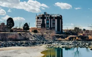 هتل ساحلی پردیس مبارکه - نمای بیرونی 