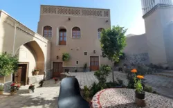 اقامتگاه سنتی افوشتا نطنز - نمای محوطه 