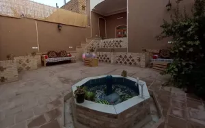 اقامتگاه سنتی بانوچ آران و بیدگل - نمای محوطه