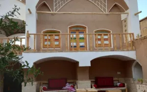 اقامتگاه سنتی بانوچ آران و بیدگل - نمای محوطه