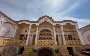 اقامتگاه سنتی باران آران و بیدگل - نمای محوطه 