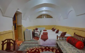 اقامتگاه سنتی باران آران و بیدگل - اتاق 4 تخته (1 تخت 2 نفره 2 تخت 1 نفره)