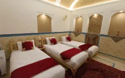 اقامتگاه سنتی عمارت شمسه آران و بیدگل - اتاق 3 تخته (3 تخت 1 نفره)