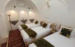 اقامتگاه سنتی عمارت شمسه آران و بیدگل - اتاق 3 تخته (3 تخت 1 نفره)