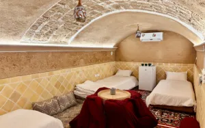 اقامتگاه سنتی سرای طاق چشمه آران و بیدگل - اتاق 3 تخته (3 تخت 1 نفره)