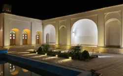 هتل بوتیک افصح الدوله بادرود - نمای محوطه 