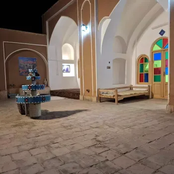 اقامتگاه بومگردی دیارنون نجف آباد - نمای محوطه 