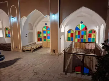 اقامتگاه بومگردی دیارنون نجف آباد - نمای محوطه 