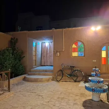 اقامتگاه بومگردی دیارنون نجف آباد - نمای محوطه 