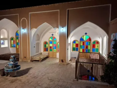 اقامتگاه بومگردی دیارنون نجف آباد - نمای محوطه 