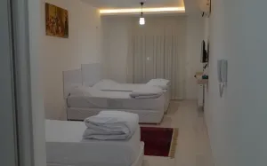 هتل شهان آشخانه - اتاق 4 تخته (1 تخت 2 نفره 2 تخت 1 نفره)
