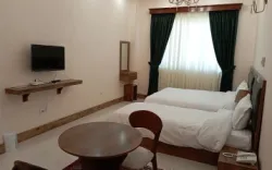 مجتمع اقامتی وارنا گنبدکاووس - اتاق 3 تخته (1 تخت 2 نفره 1 تخت 1 نفره)