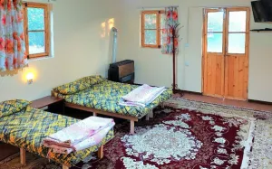 خانه مسافر کیمه سوادکوه - اتاق 3 تخته (1 تخت 2 نفره 1 تخت 1 نفره)