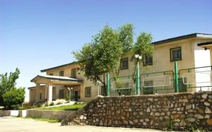 هتل جهانگردی الیگودرز - نمای بیرونی 
