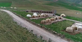 اقامتگاه بومگردی دورنا مشگین شهر - نمای بیرونی
