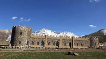 اقامتگاه بومگردی دورنا مشگین شهر - نمای بیرونی 