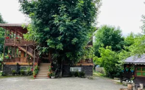 اقامتگاه بومگردی احمد رضوانشهر - نمای بیرونی 