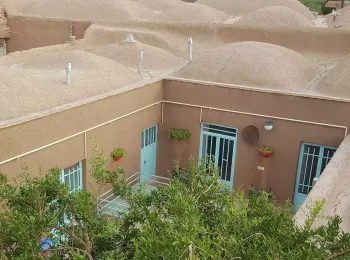 اقامتگاه بومگردی خانه خشتی رفسنجان - نمای محوطه