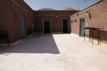 اقامتگاه بومگردی خانه خشتی رفسنجان - نمای محوطه