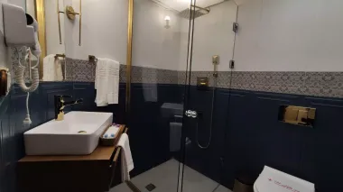 هتل آپادانا تخت جمشید مرودشت - سرویس بهداشتی و حمام 